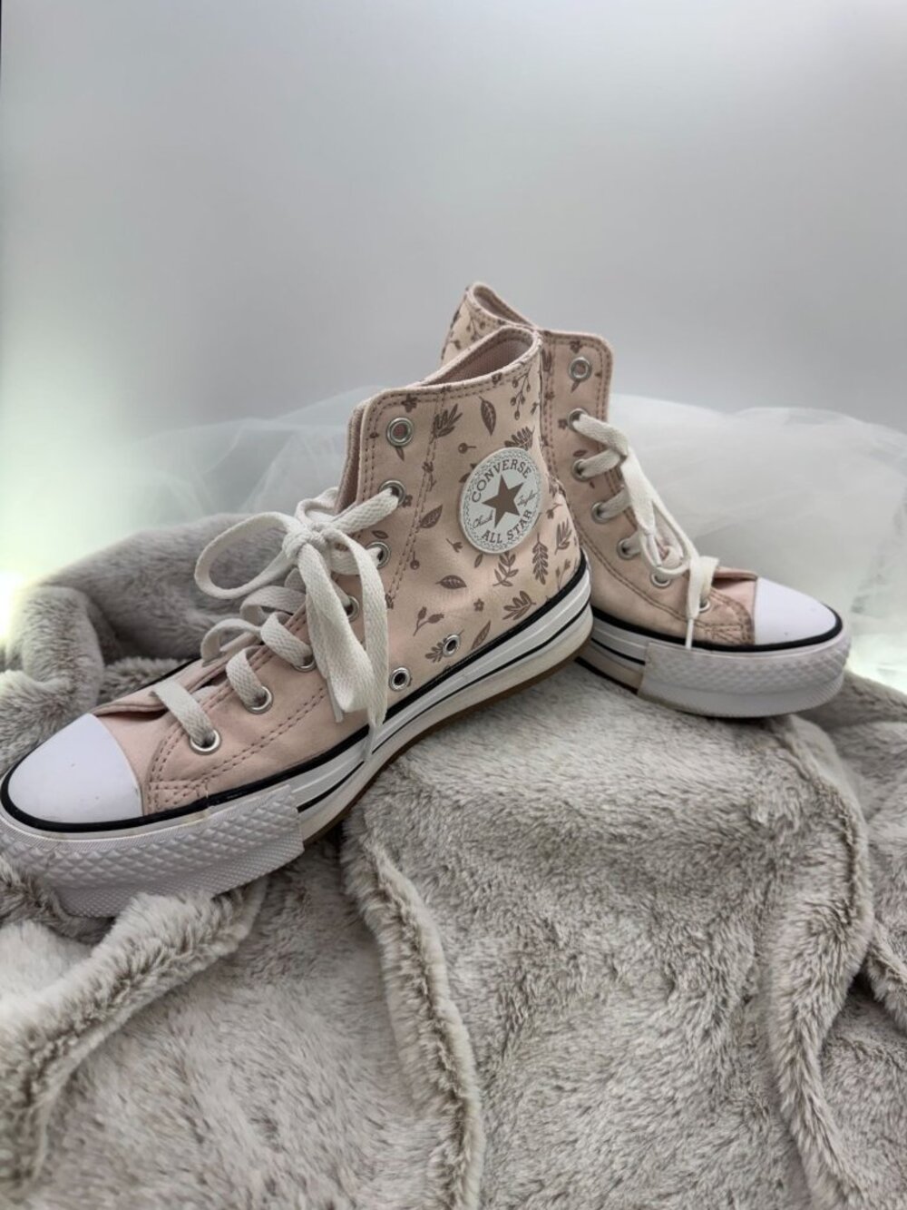Converse All Star Chuck Taylor Pale Pink Floral Sneakers/Tennis Shoes - Size 4Y - Picture 2 of 8